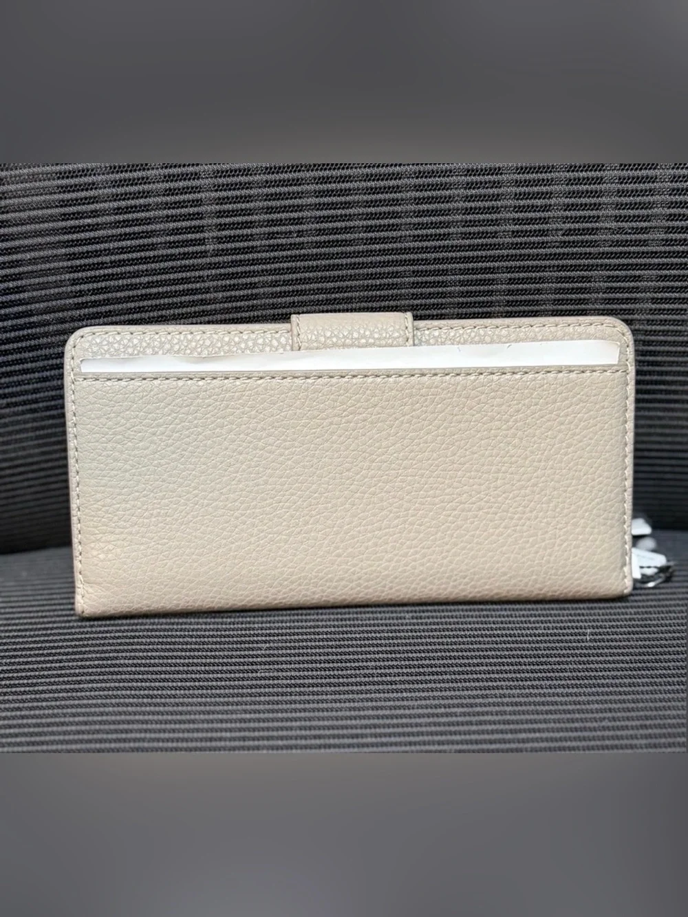 NWT Marc Jacobs Cream Pebbled Leather Snap Wallet with Turnlock